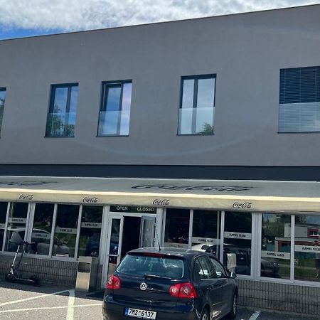 Kamel Club Restaurace A Penzion 올로모우츠 외부 사진