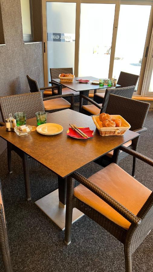 Kamel Club Restaurace A Penzion 올로모우츠 외부 사진